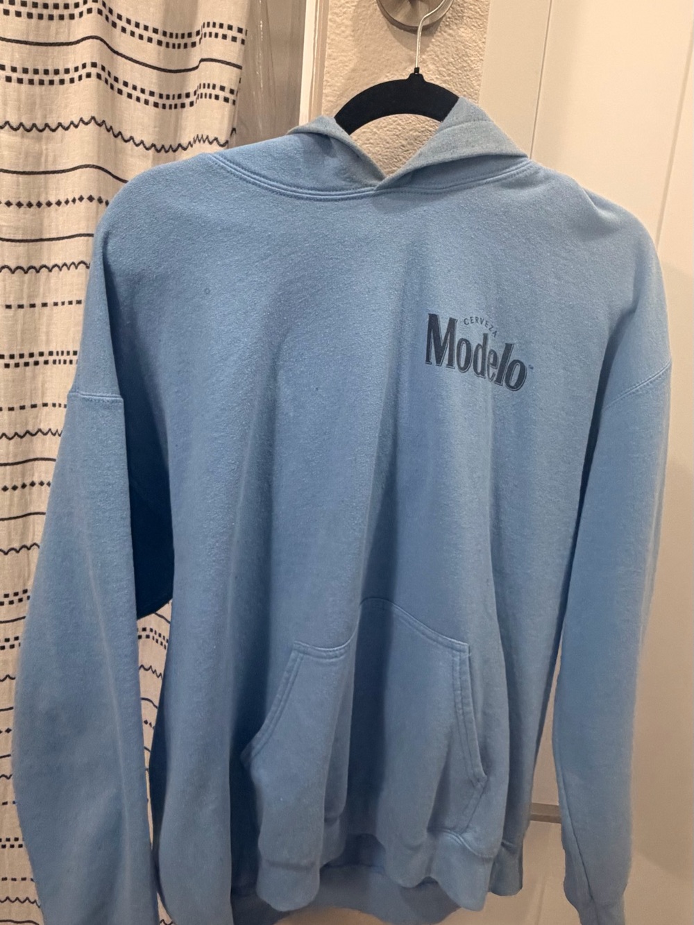 Modelo Sky Blue Pullover Hoodie